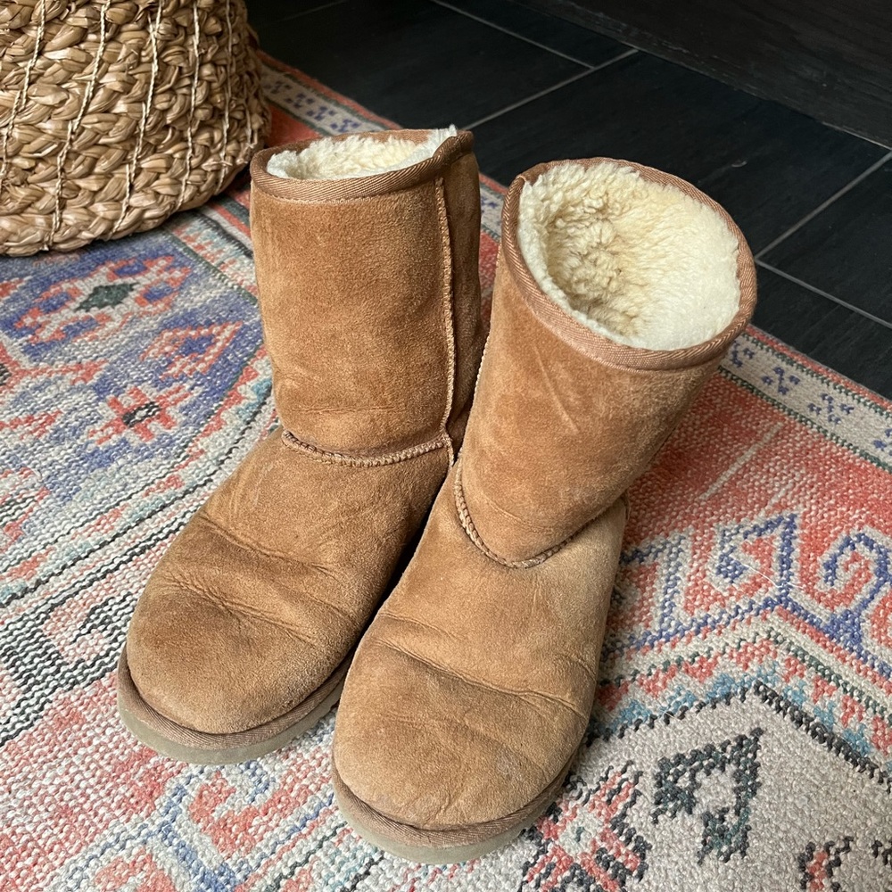 Classic Short UGG Boots Size 5